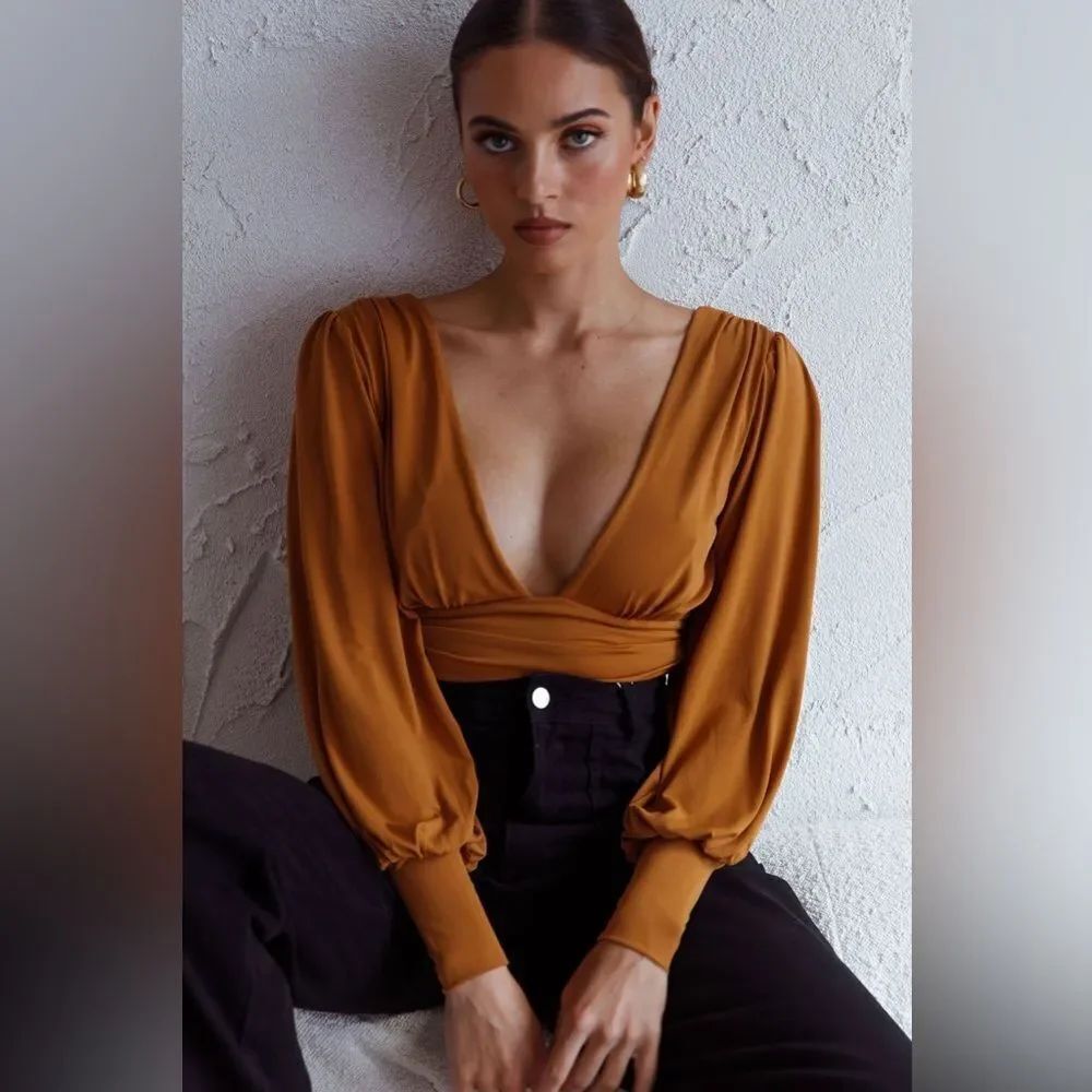 Saints + Secrets Sunsets In Tahiti Deep V-Neckline Lantern Sleeve Bodysuit Small